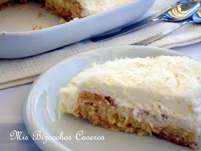 Tarta de piña con nata