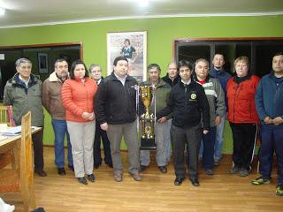 ROTARY CLUB DE NATALES DONÓ TROFEO A LA ASOCIACIÓN DE FÚTBOL ÚLTIMA ESPERANZA