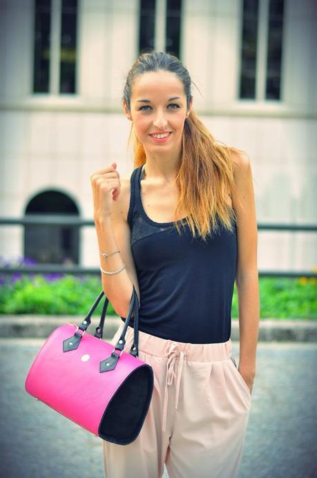 PANTALÓN BAGGY Y BOLSO ROSA :)