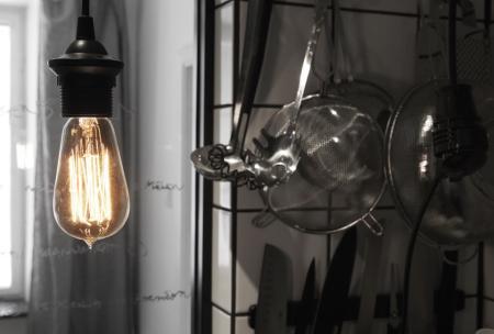 lámpara de pared brazo Interior oscuro y elegante decoración decoración mini pisos interiores decoración elengante misteriosa nórdica decoración diseño nórdico escandinavo decoración diseño interiores masculino nórdico decoración contrastes blanco negro gris blog decoración nórdica accesorios y detalles hogar decoración 