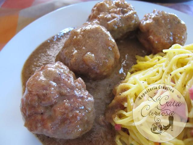 ALBONDIGAS DE TERNERA CON SALSA DE SETAS