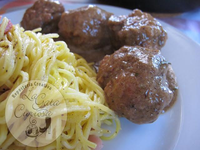 ALBONDIGAS DE TERNERA CON SALSA DE SETAS