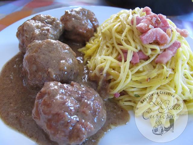 ALBONDIGAS DE TERNERA CON SALSA DE SETAS
