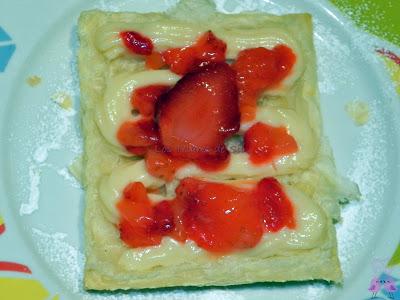 MIL HOJAS CON CREMA PASTELERA Y FRESAS