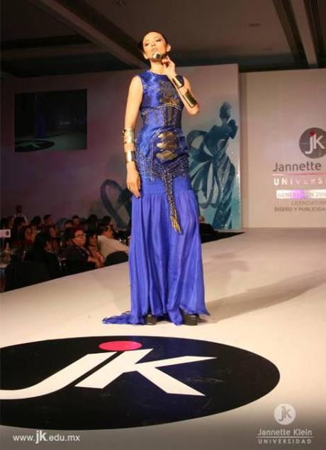 20.-Graduación Universidad Jannette Klein