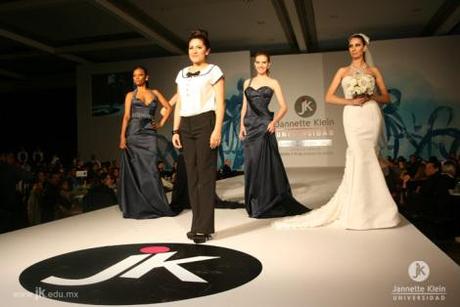 30.-Graduación Universidad Jannette Klein