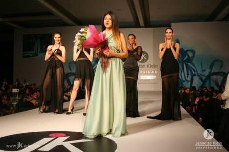 18.-Graduación Universidad Jannette Klein