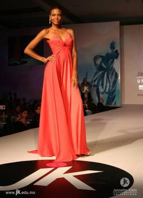 25.-Graduación Universidad Jannette Klein