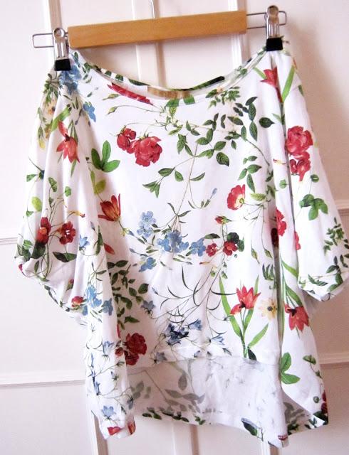 Camiseta estampado floral de Zara
