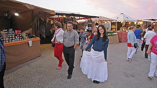 Falda blanca Ibicenca y Feria Medieval de Ibiza.