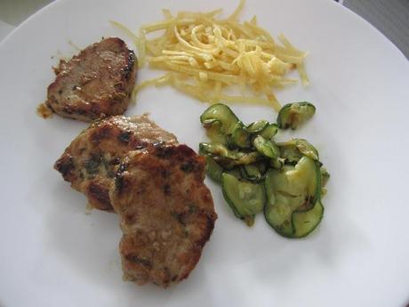 SOLOMILLO CON AJO Y PEREJIL CON GUARNICIÓN DE CALABACÍN A LA ALBAHACA SOLOMILLO CON AJO Y PEREJIL CON GUARNICIÓN DE CALABACÍN A LA ALBAHACA