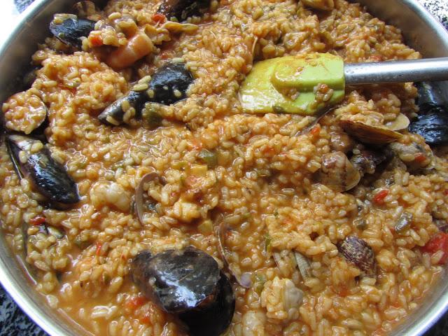 Paella dominguera