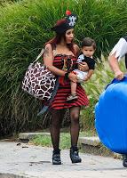 Snooki y Jionni celebran el cumpleaños de Lorenzo disfrazados de piratas.