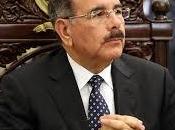 Danilo solicita dueños terrenos permitir edificación escuelas.