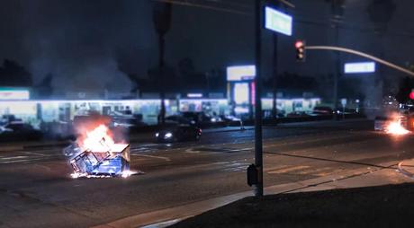 nuncalosabre.Modern Ruin: Black Hole