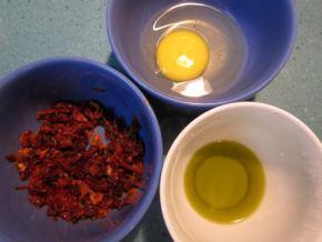 Galletas de tomates secos y albahaca.