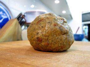 Galletas de tomates secos y albahaca.