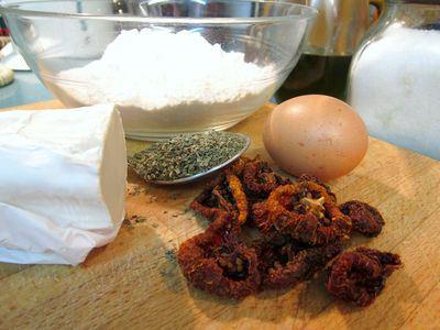 Galletas de tomates secos y albahaca