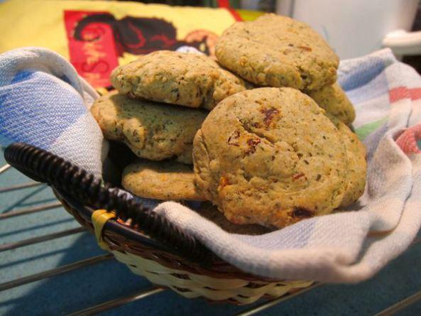 Galletas de tomates secos y albahaca