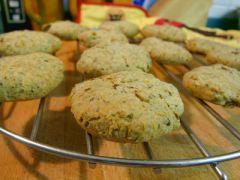 Galletas de tomates secos y albahaca