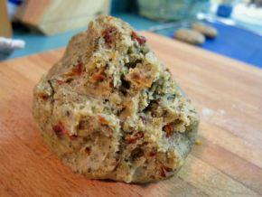 Galletas de tomates secos y albahaca.