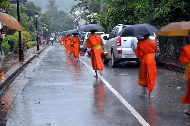 Ceremonia de entrega de ofrendas de Luang Prabang 