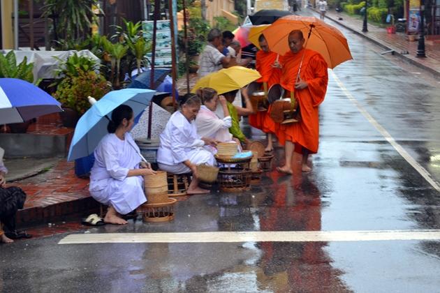 Ceremonia de entrega de ofrendas de Luang Prabang 