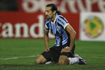 El argentino Barcos disminuye diferencia y se acerca al liderato del Premio Efe