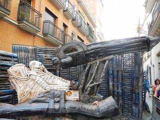 Universo ALIEN de la calle Alcolea de Dalt. Concurso de decorados delas Fiestas de Sants 2013