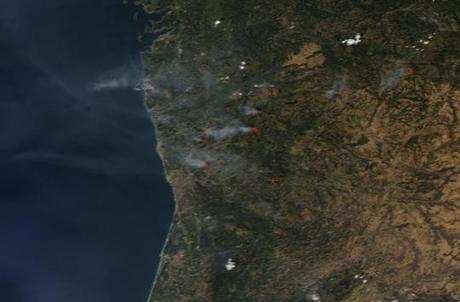 Imagen satélite (02.09.2013) de los incendios forestales en Portugal