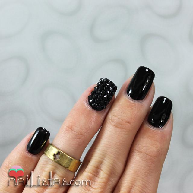 Uñas decoradas en negro charol con piedras | nail art - Paperblog