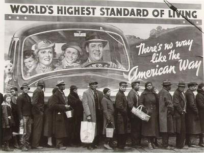 Margaret Bourke-White “Bread Line during the Louisville flood”, Kentucky, 1937 (creartehistoria) Margaret Bourke-White “Bread Line during the Louisville flood”, Kentucky, 1937 (creartehistoria)