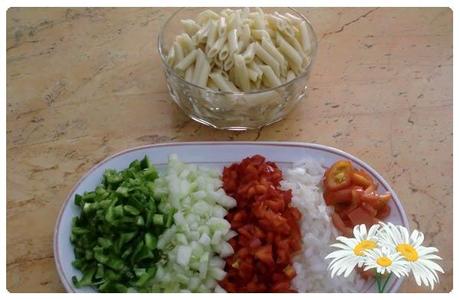 Pica los ingredientes. Pica los ingredientes.