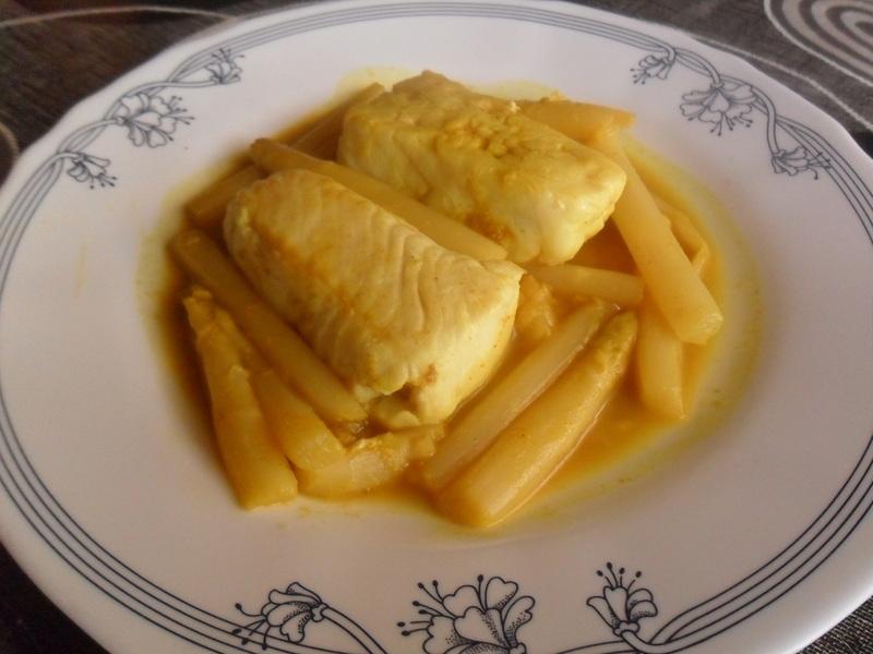 Bacalado al curry con esparragos