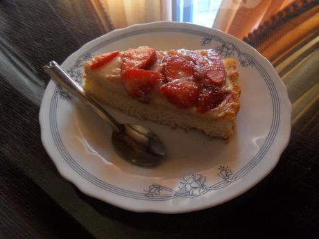 Tarta de crema y fresas
