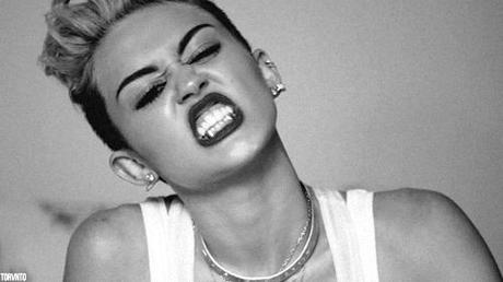 Miley-Cyrus-grillz-500