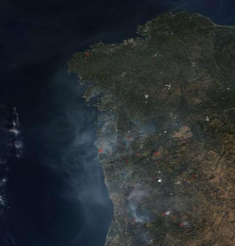 Imagen satélite (03.09.2013) de los incendios forestales en Portugal y Galicia