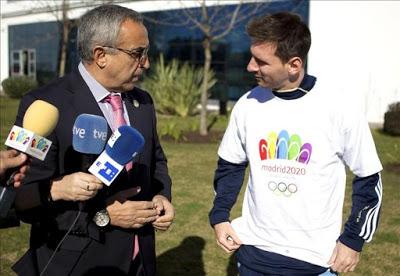 Messi se pone la camiseta de Madrid 2020