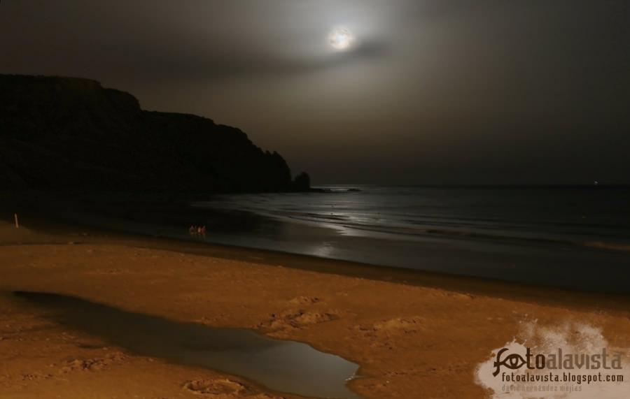 Paseo de noche por la playa