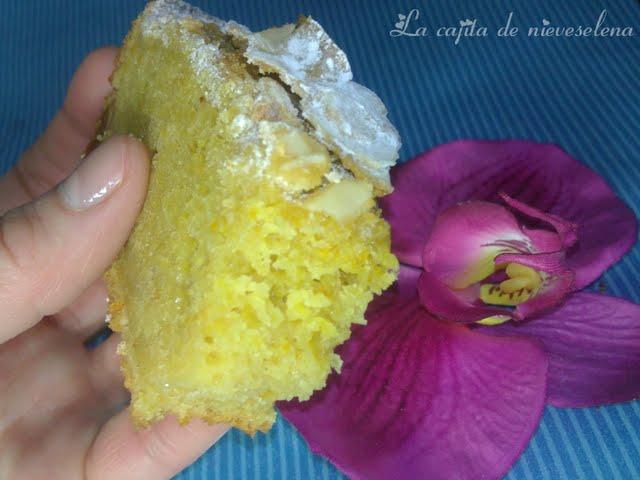 Cake de naranja e higos secos al ron con almendras