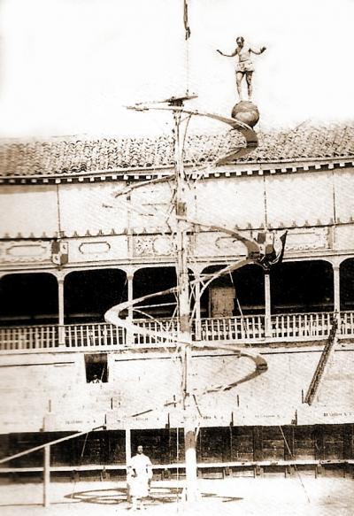 El equilibrista Mr Ethardo ensaya su espectáculo, en junio de 1857, Madrid.