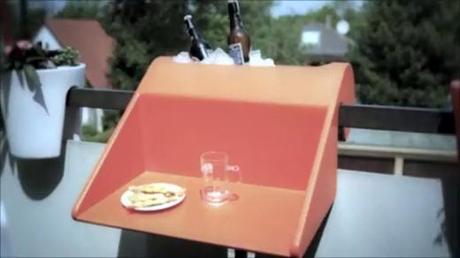 Trabaja en el balcón