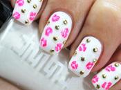 Uñas decoradas tachuelas besos Nail