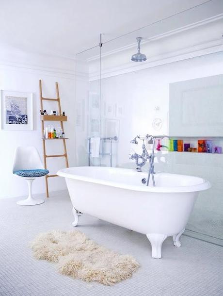 ILUMINA EL BAÑO CON COLOR