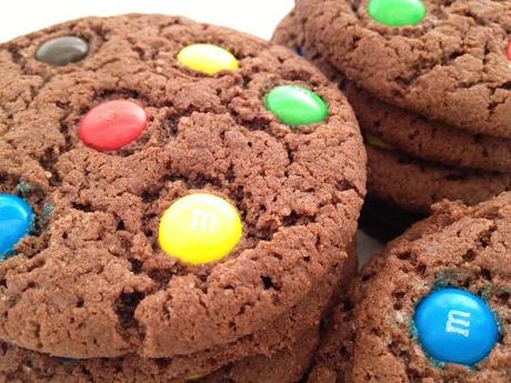 Galletas de cacao y M&MS recetas delikatissen receta galletas cookies chocolate fáciles receta fácil galletas galletas fáciles y rápidas de mms lacasitos galletas de chocolate Galletas de cacao y M&MS galletas chocolate cacao fáciles galletas caseras chocolate blog recetas fáciles postres galletas