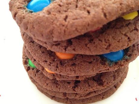 Galletas de cacao y M&MS recetas delikatissen receta galletas cookies chocolate fáciles receta fácil galletas galletas fáciles y rápidas de mms lacasitos galletas de chocolate Galletas de cacao y M&MS galletas chocolate cacao fáciles galletas caseras chocolate blog recetas fáciles postres galletas