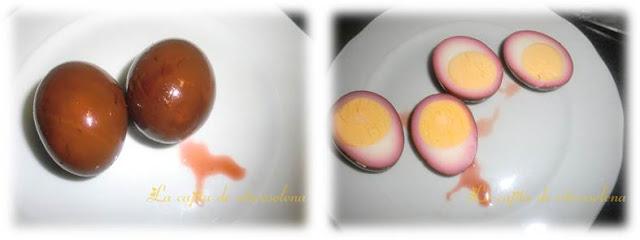 Pickled red beet eggs - Huevos púrpura en ensalada de canónigos