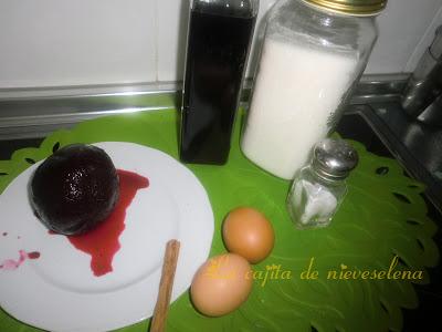 Pickled red beet eggs - Huevos púrpura en ensalada de canónigos