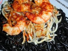 Espaguetis nero sepia gulas gambas