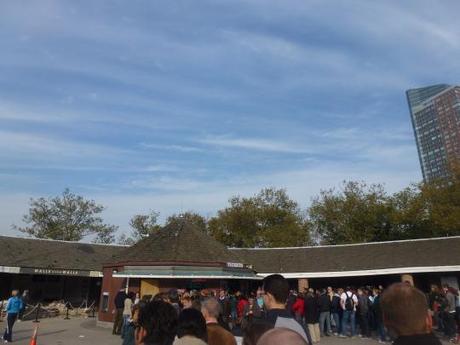 Un imprescindible en Nueva York “La Estatua de la Libertad” Kiosko situado en “Castle Clinton” para cajear email por tickets de acceso